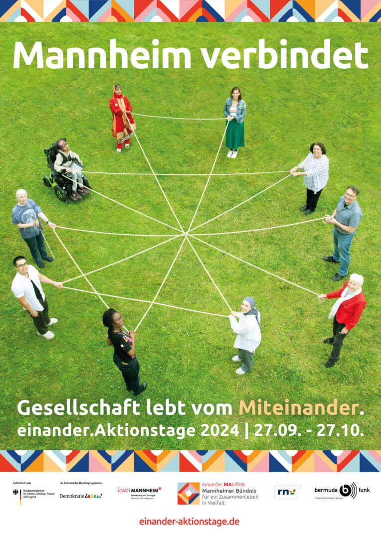 Plakatvariante 4 mit Foto Menschen halten gemeinsam Fäden zu einem Netz