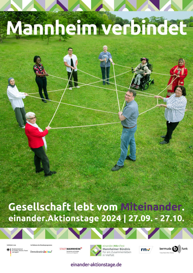 Plakatvariante 2 mit Foto Menschen halten gemeinsam Fäden zu einem Netz